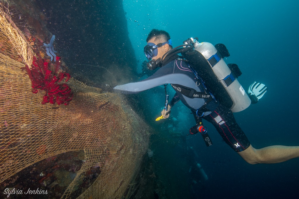 image of ghost net busters malapascua