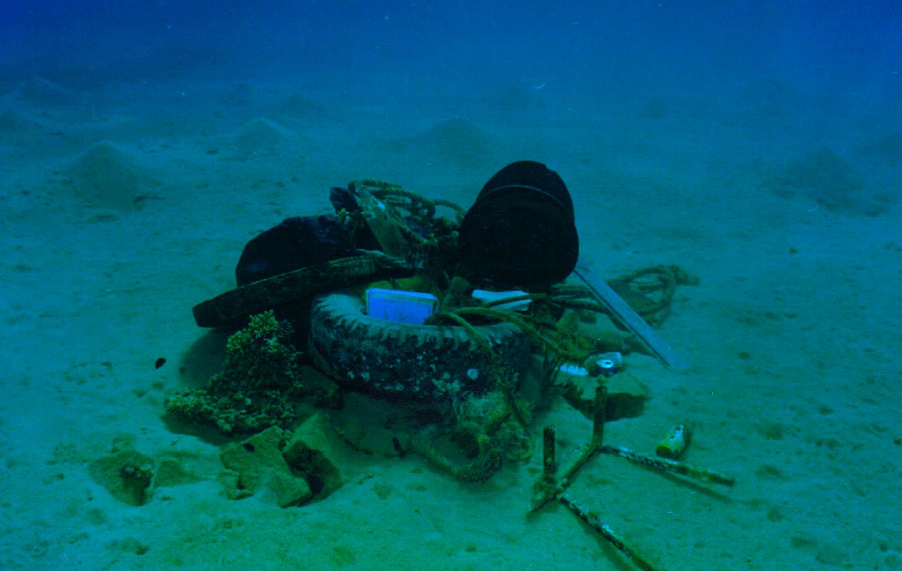 image of tyre marine debris