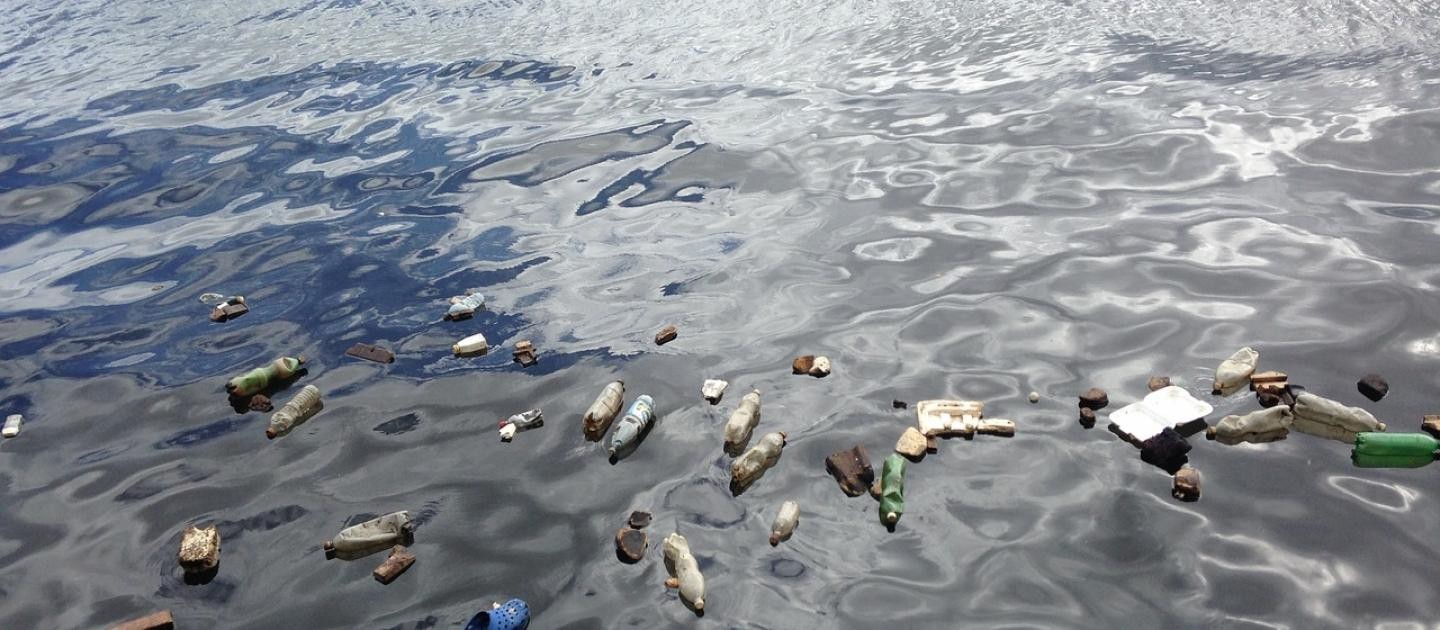 image of floating debris UN Environment