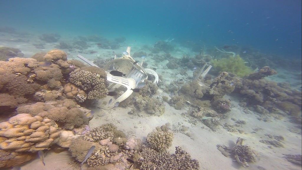 Image of marine debris on the sea floor