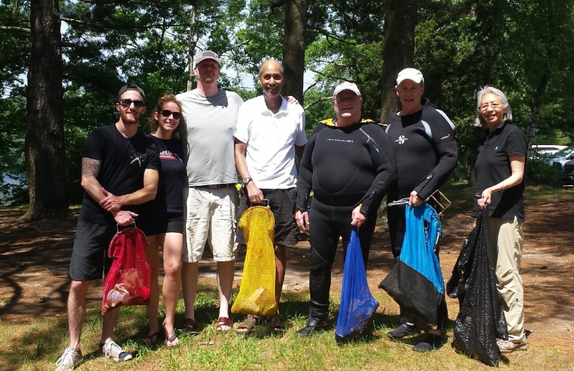 Seven volunteer divers line up for a group photo after the cleanup!